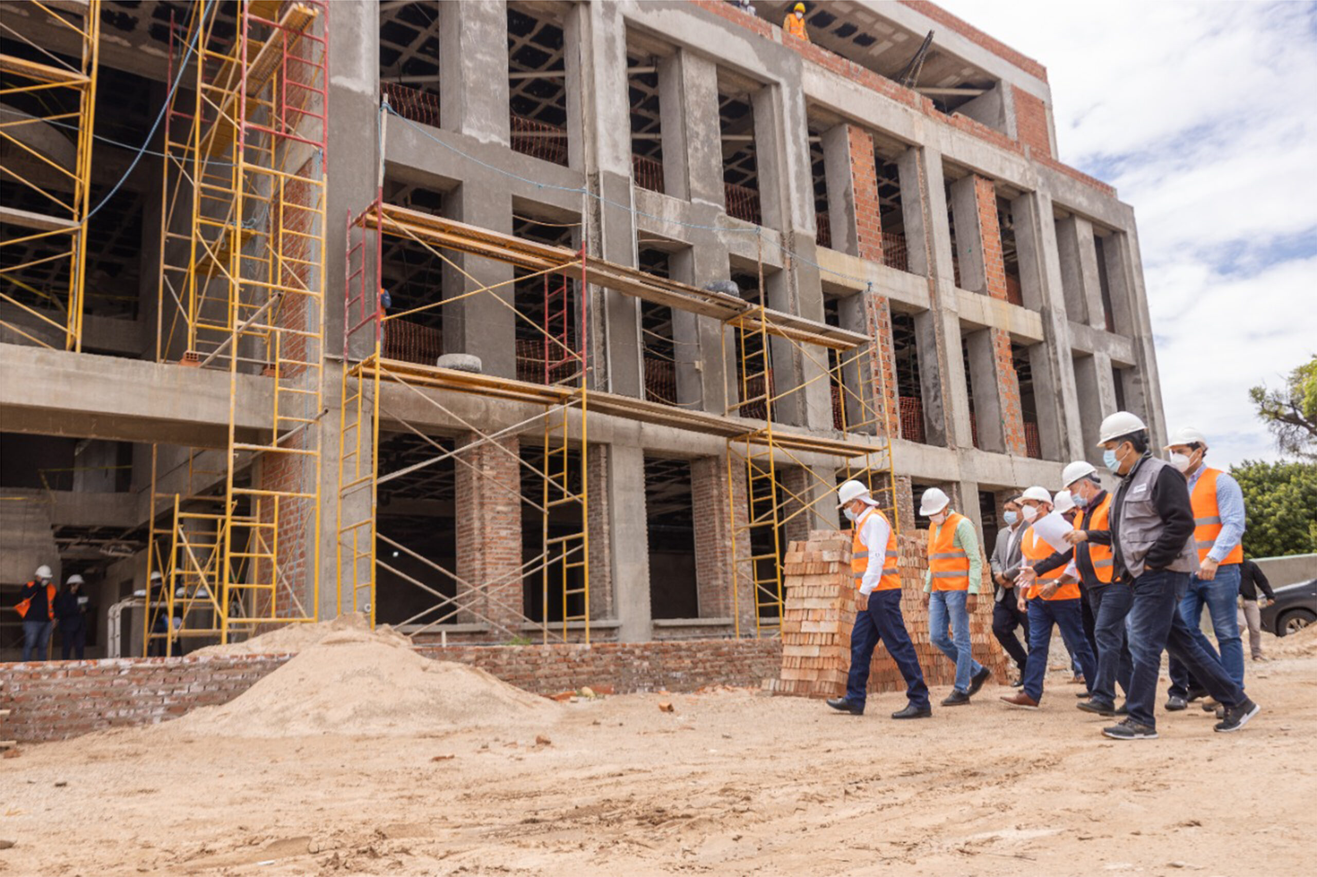 BOLIVIA: Constructores e ingenieros en alerta por incremento de precios ante escasez del dólar.