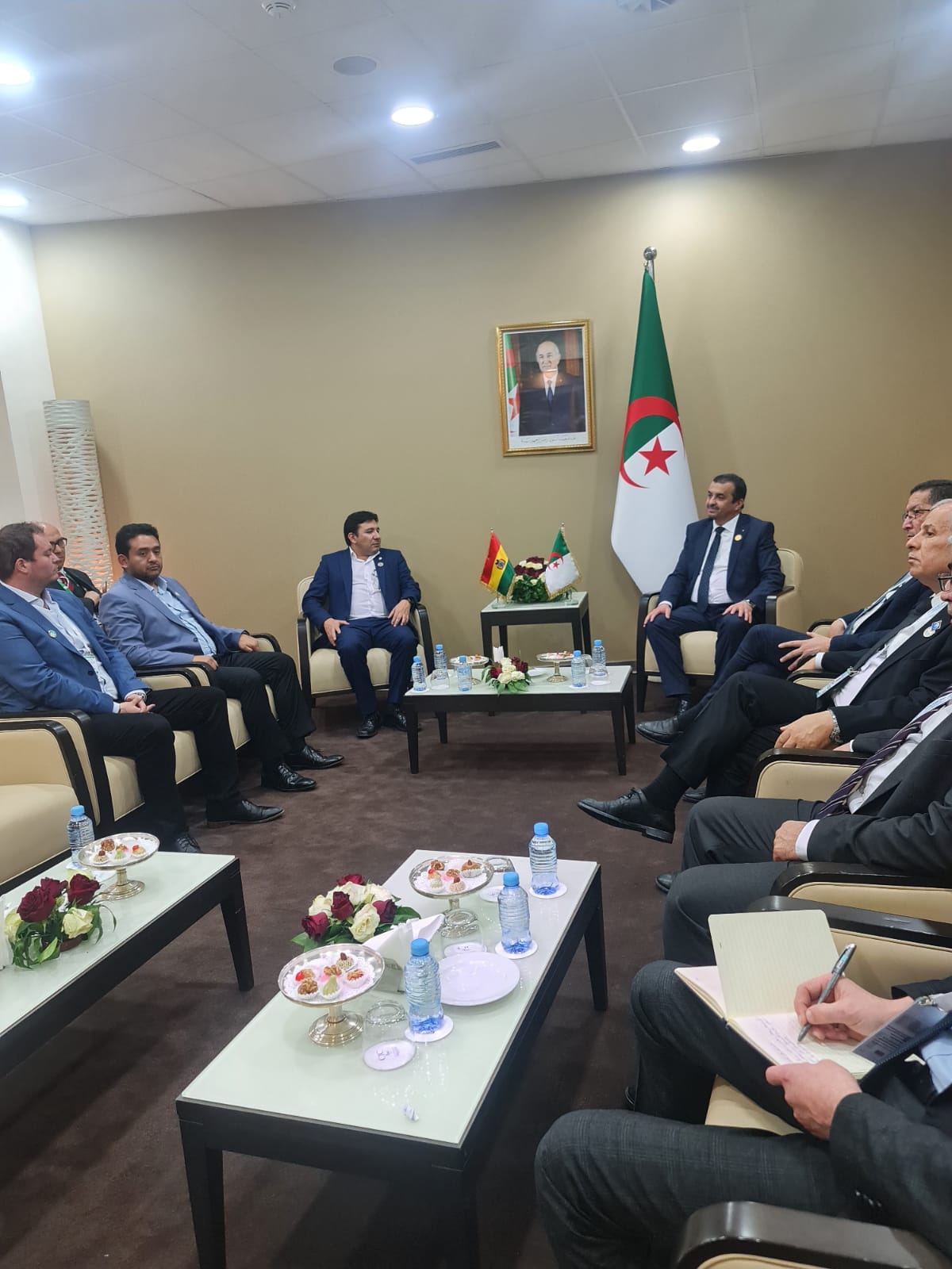 BOLIVIA: Se firman convenios de cooperación en materia de hidrocarburos con Argelia