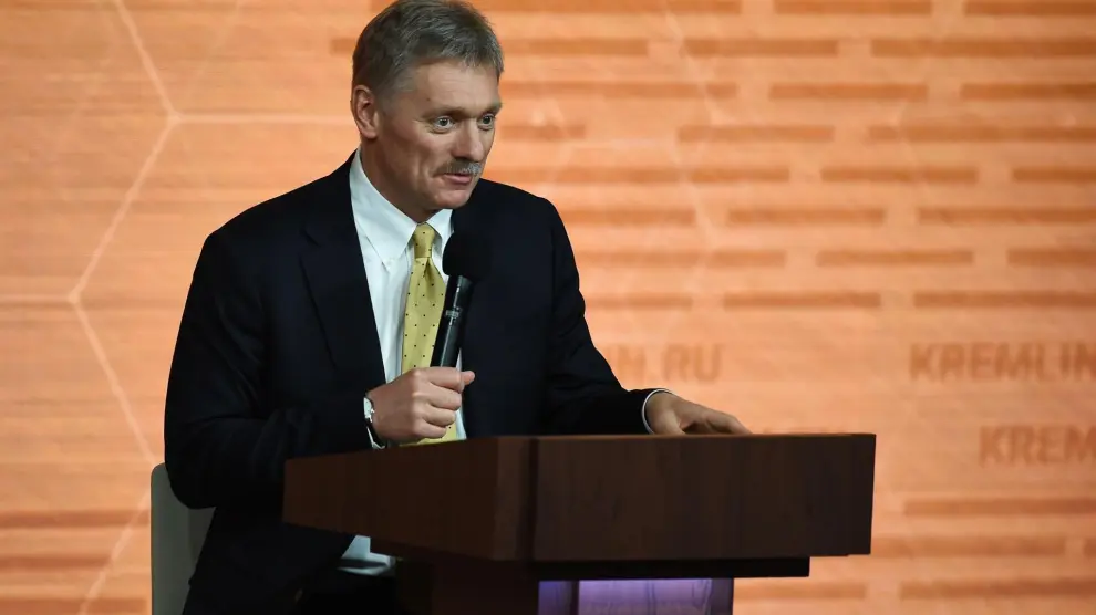 Desde Moscú, el portavoz del Kremlin, Dmitri Peskov, calificó la amenaza de Trump como una táctica populista sin fundamento
