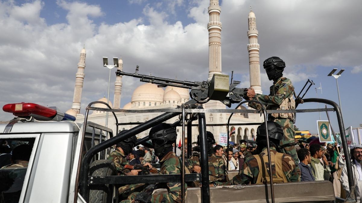 Barco petrolero de Panamá sufre ataque frente a costas de Yemen