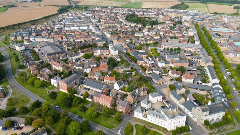 Rey Carlos III: cómo es Poundbury, la ciudad experimental y 
