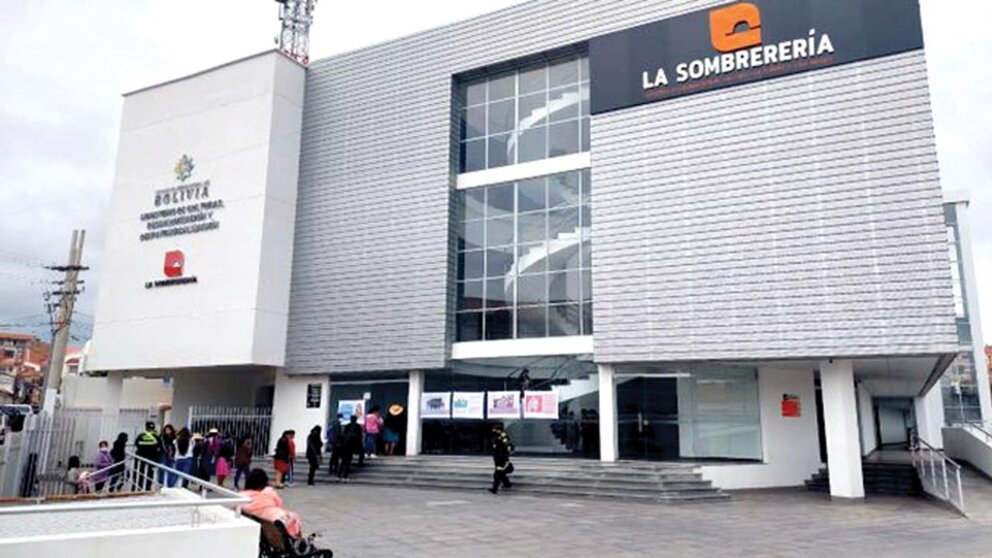 Centros culturales para la construcción de ficciones locales en Bolivia