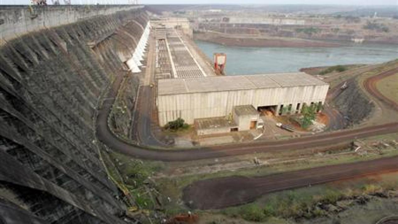 PARAGUAY: Hidroeléctrica de Itaipú cumple 40 años de operaciones que benefician más a Brasil que a Paraguay