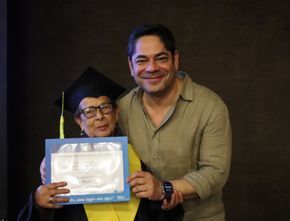 COLOMBIA: Héroes de la construcción: de las obras a los salones de clase